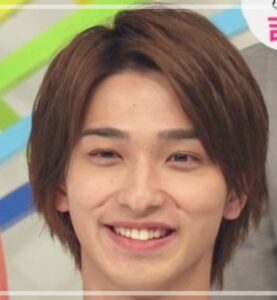 横浜流星の笑った時のえくぼが眩しすぎ 前髪はどれが人気 メガネや筋肉の画像も 芸能summary