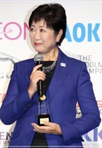 小池百合子のショートの髪型がおしゃれ オーダーやヘアセット方法は 画像 芸能summary