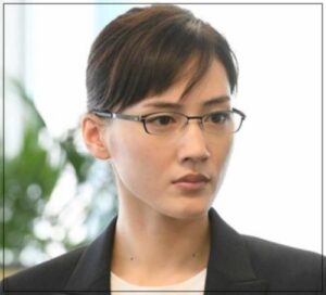 綾瀬はるかの私服ブランドはマルジェラ ダサいと話題 愛用メガネを確認 芸能summary