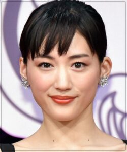綾瀬はるかの私服ブランドはマルジェラ ダサいと話題 愛用メガネを確認 芸能summary