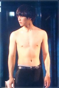 画像 松坂桃李の筋肉がすごい 腹筋もやばいと話題 筋トレ方法も確認 芸能summary